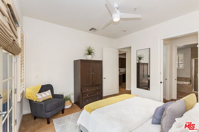 Building Photo - 48613 Classic Dr