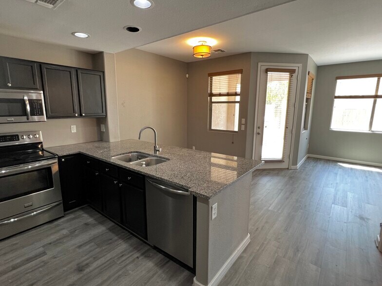 Building Photo - 1886 E Don Carlos Ave