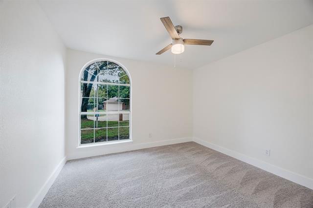 Building Photo - 907 Yellowstone Dr