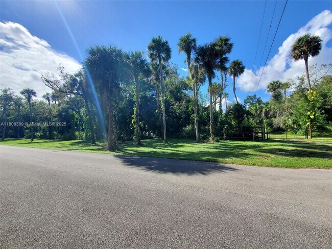 Building Photo - 671 Live Oak Ln