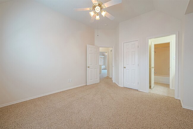 Building Photo - 21411 Willow Glade Dr