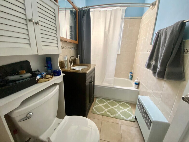 Building Photo - 1446 Centre St