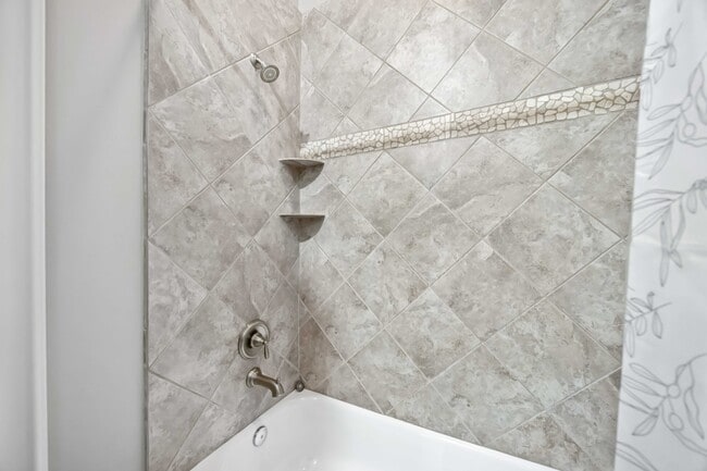 Building Photo - Balconies of Bomar