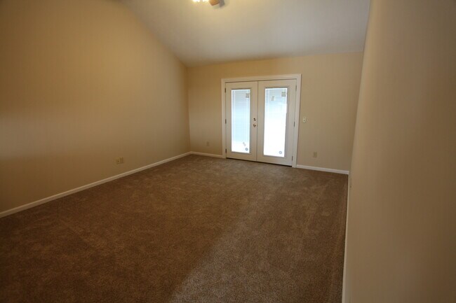 Building Photo - Duplex in Auburn - Available May 2026!