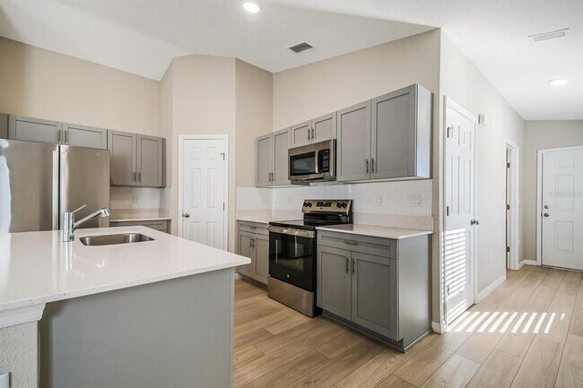 Building Photo - 1345 Derry Ave