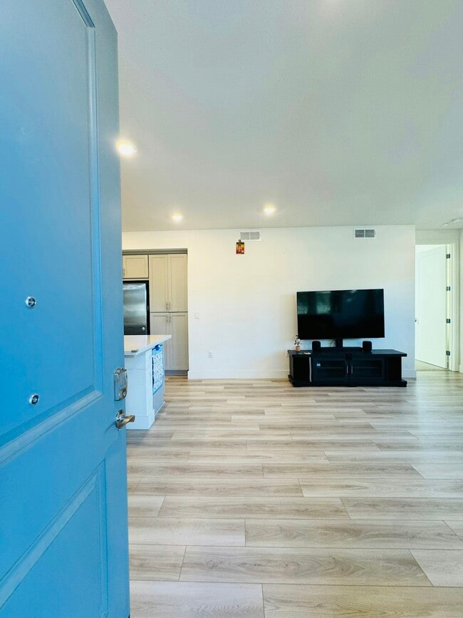 Building Photo - 5750 Greige Cir