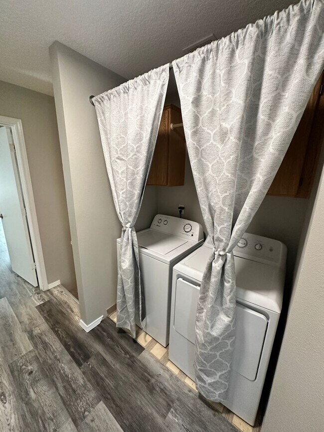 Building Photo - Lydia Court Duplex