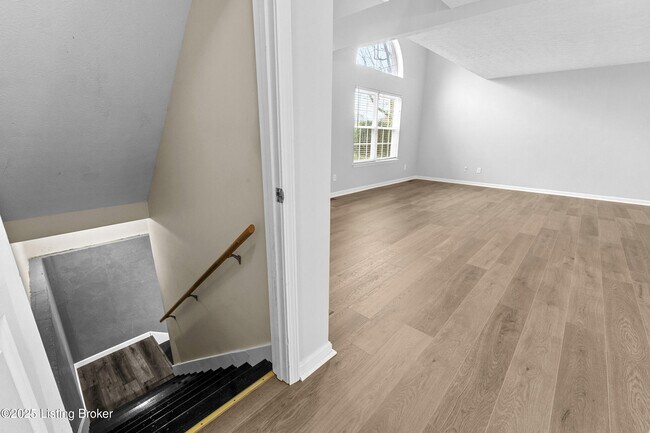 Building Photo - 11001 Bay Run Dr