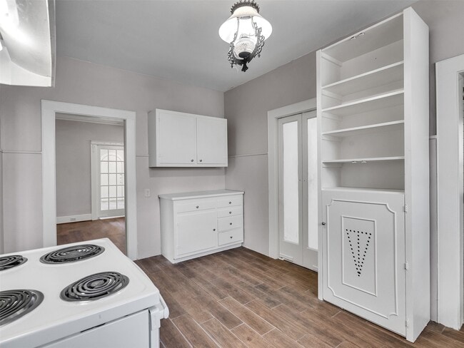 Building Photo - 4625 Bell St