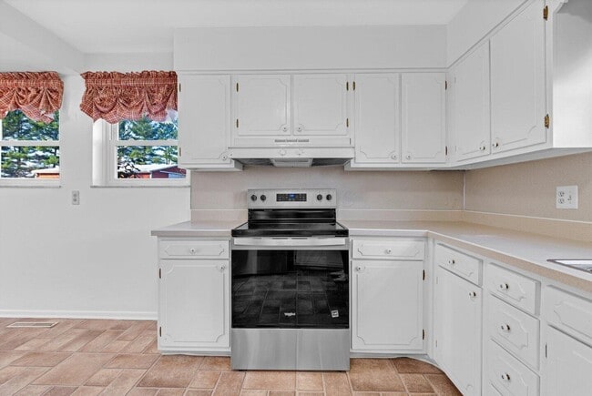 Building Photo - 49 Commanche Ct