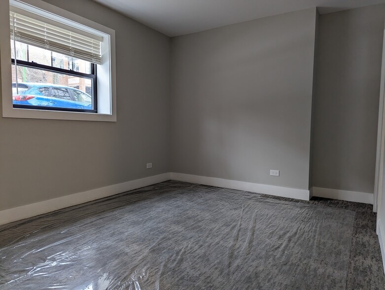 Building Photo - 4409 N Seeley Ave