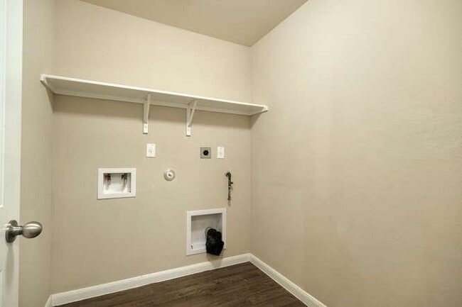 Building Photo - 232 Voss