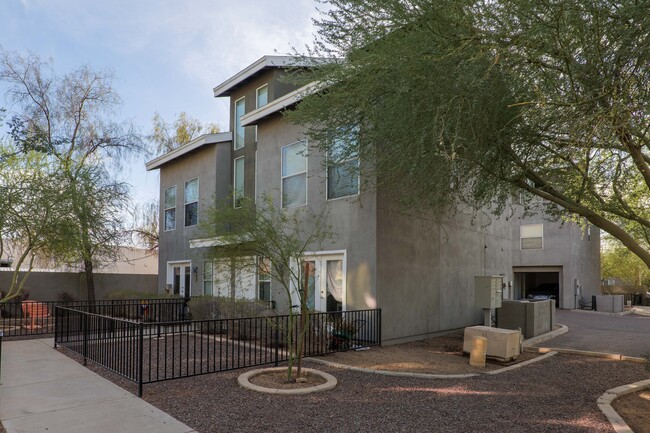 Building Photo - Roosevelt West Townhomes