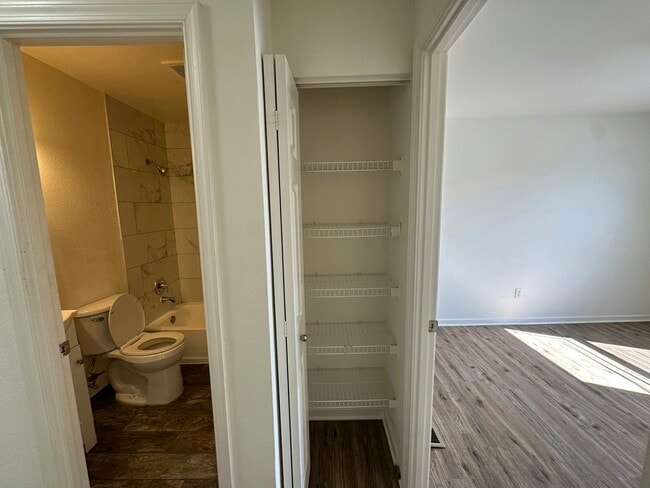 Building Photo - 3514 E Richmond Rd