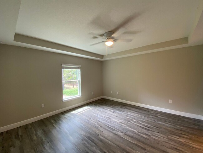 Building Photo - Custom Home - Desirable SE Ocala Neighborh...