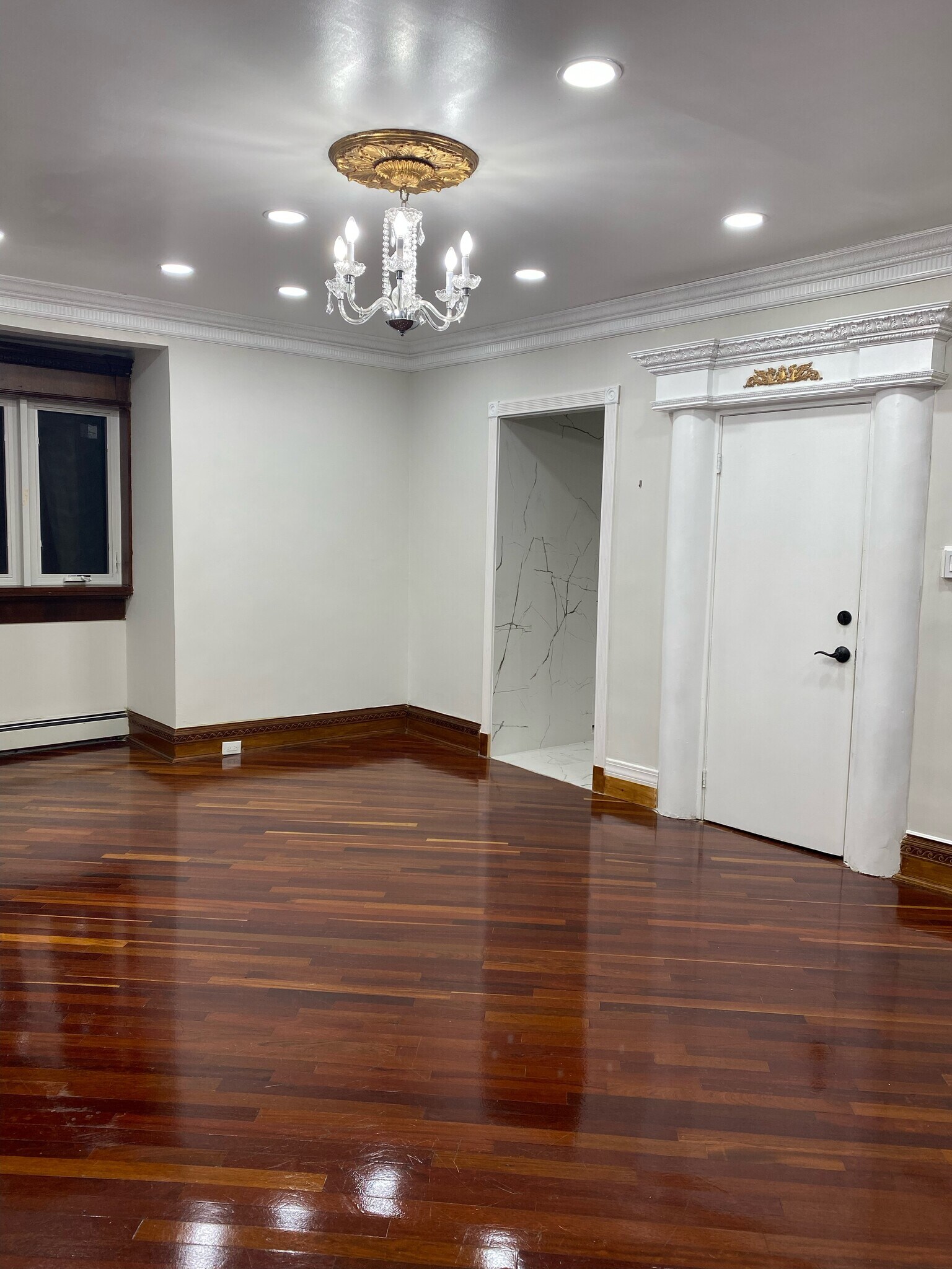 Building Photo - 1820 E 19th St