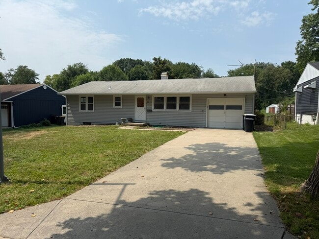 Building Photo - 5546 N Woodland Ave