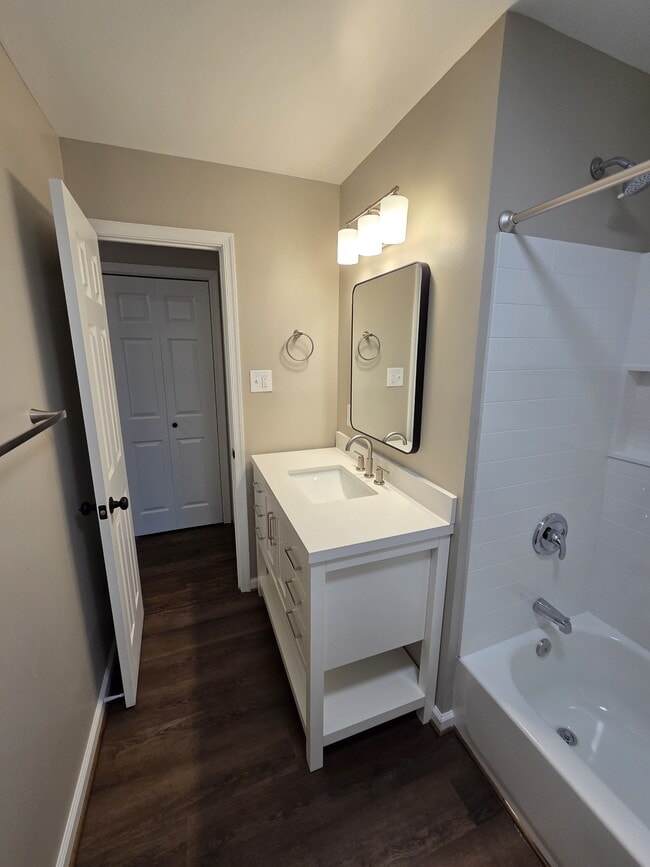 Building Photo - 611 Austin Ln