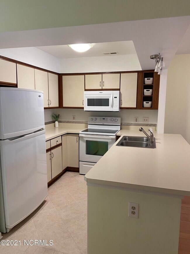 Building Photo - 1507 Military Cutoff Rd