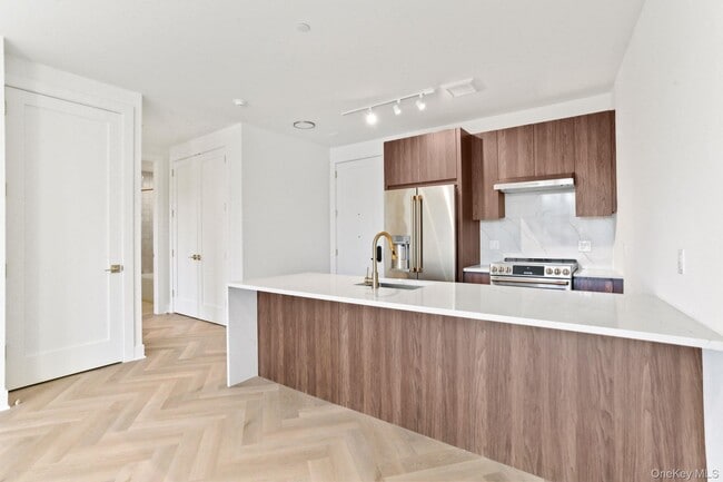 Building Photo - 100 E Putnam Ave