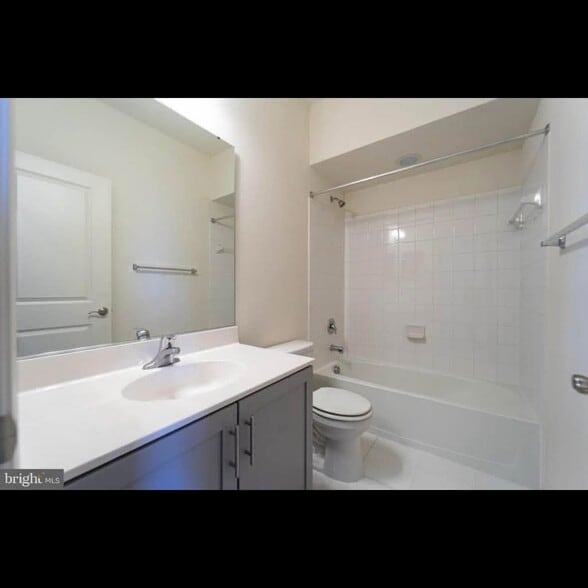 Building Photo - 7206 Wood Pond Cir