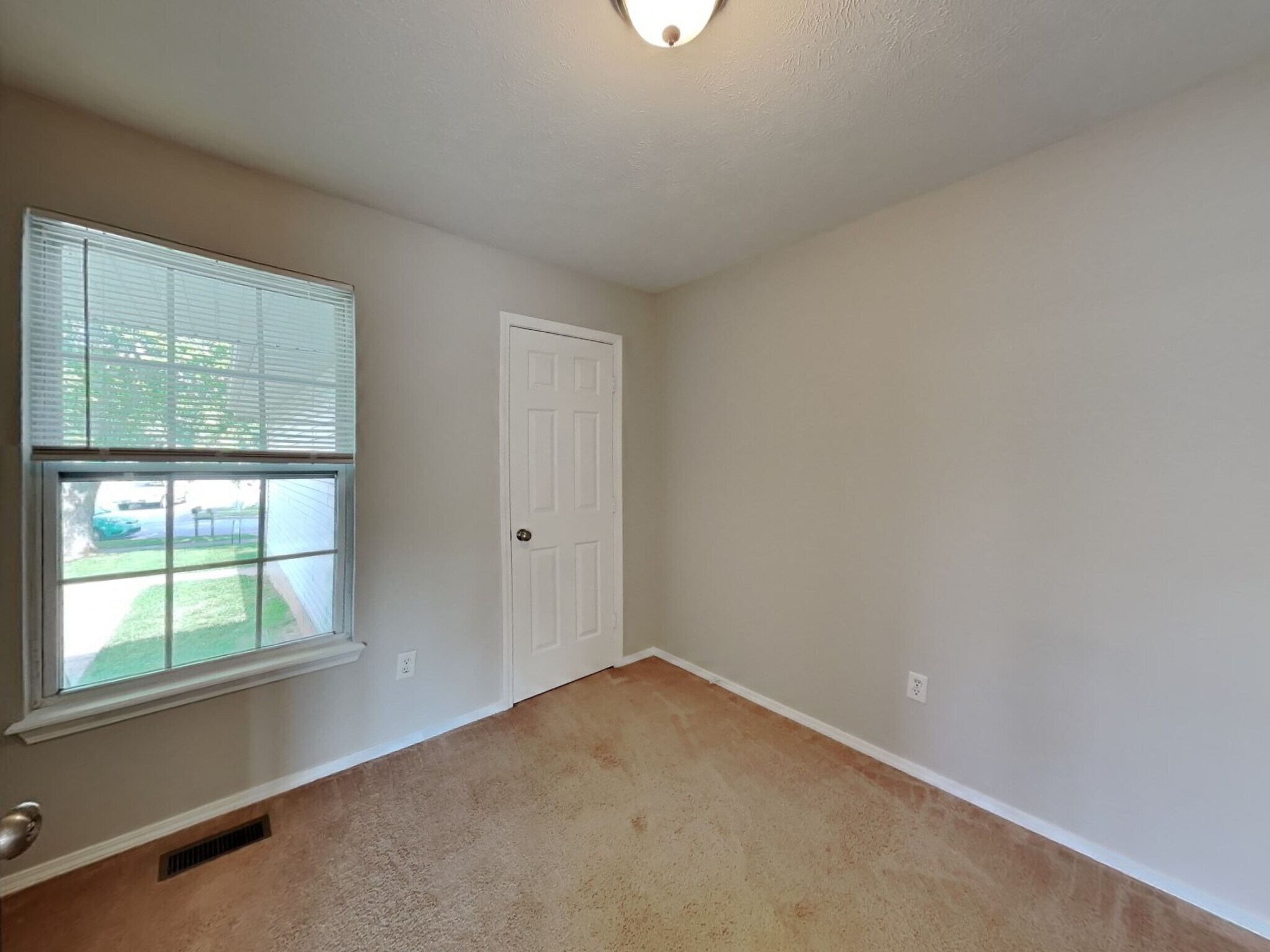 Building Photo - 720 N Elder Ave