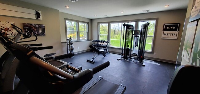 Building Photo - 686 Daphne Wy