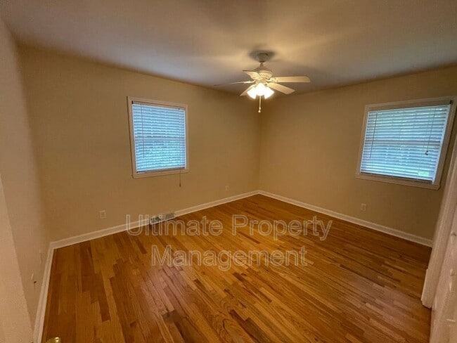 Building Photo - 305 Ilex Dr