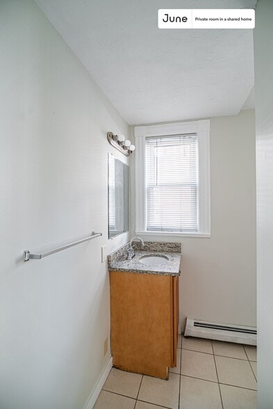 Building Photo - Room in Shared 6 bed/2 bath home in Allston