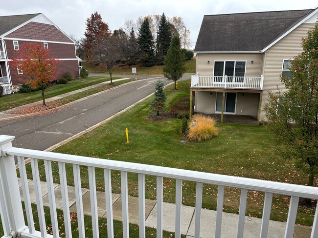 Building Photo - 3 bed /2.5 bath townhouse at Cobblestone a...