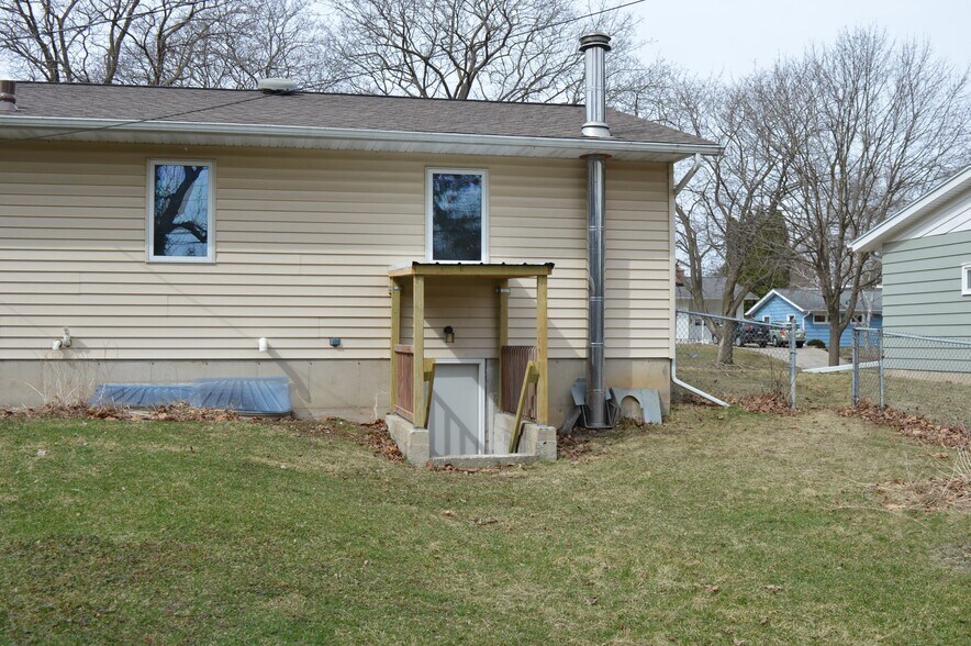 Building Photo - 425 Mineau Pky