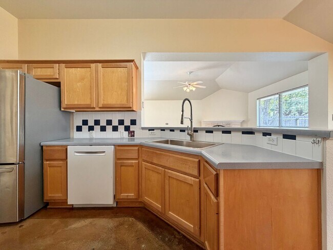 Building Photo - 14900 Doria Dr
