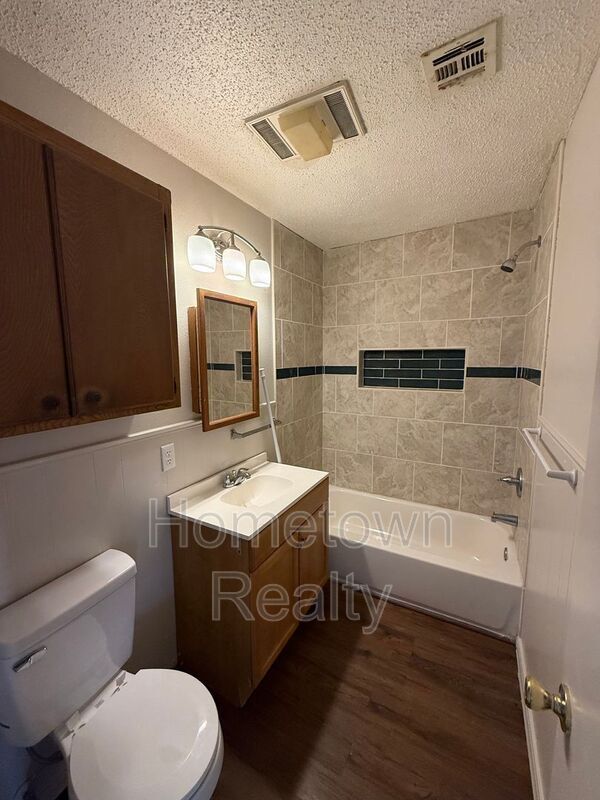 Building Photo - 5 W Farrall St