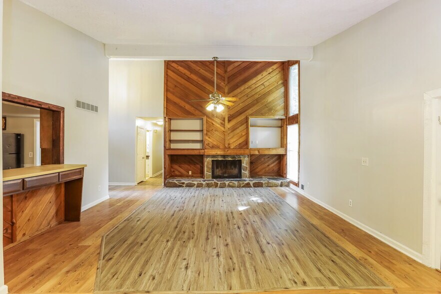 Building Photo - 6651 Windwood Cir
