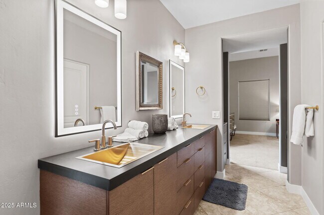 Building Photo - 5447 E Ron Rico Rd