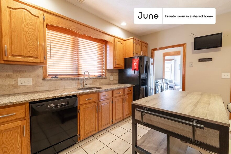 Building Photo - Room in Shared 5 bed/2 bath home