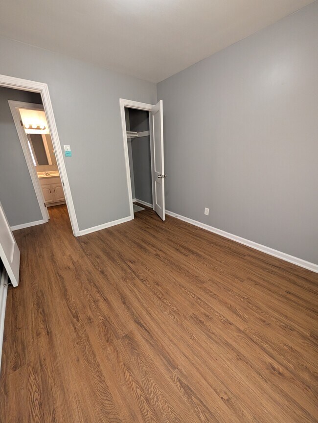 Building Photo - 117 SW Hillside Ave