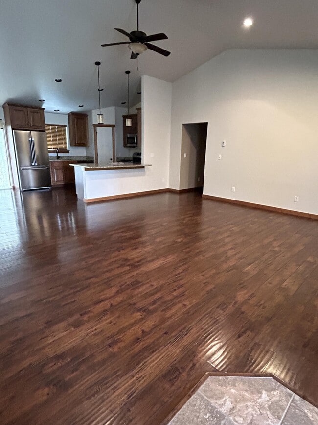 Building Photo - 546 Talon Way
