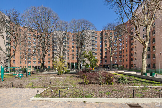 Building's internal yard. - Riverdale Osborne Towers