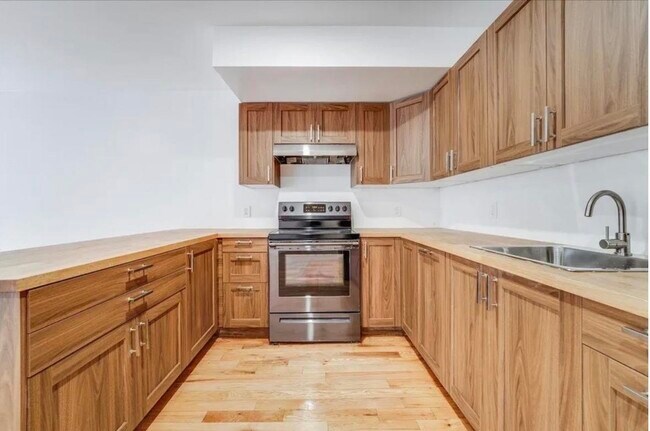 Building Photo - 283 Winfield Ave