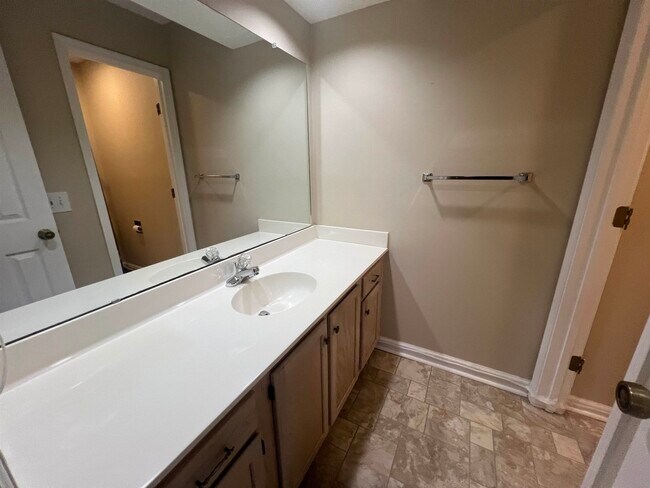 Building Photo - 4622 Greenbriar Dr