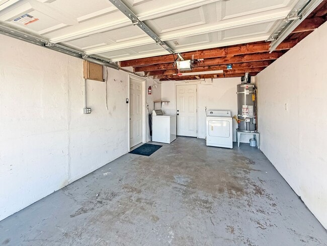 Building Photo - 245 Lindell Ave