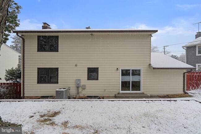 Building Photo - 2339 N Powhatan St