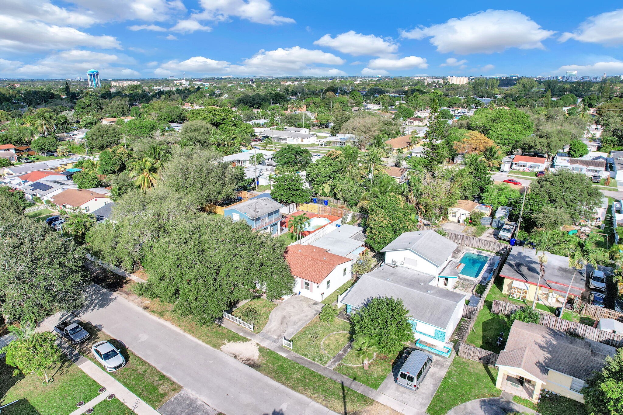 Building Photo - 2419 Coolidge St