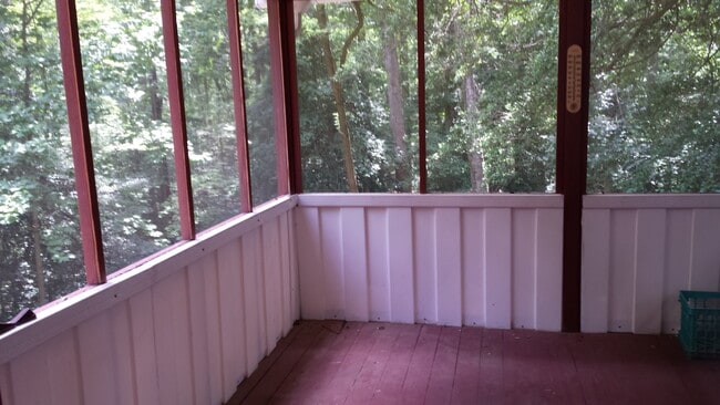 Building Photo - 66 Queens Way