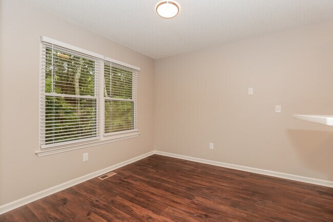 Building Photo - 3868 Round Rock Dr