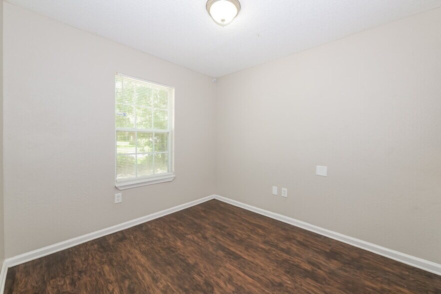Building Photo - 7926 Pipit Ave