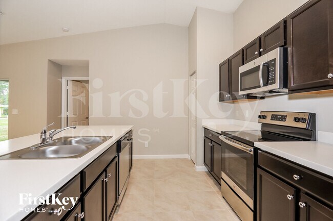 Building Photo - 1732 SW Hilola Ln