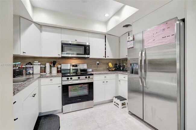 Building Photo - 2470 NE 182nd Terrace