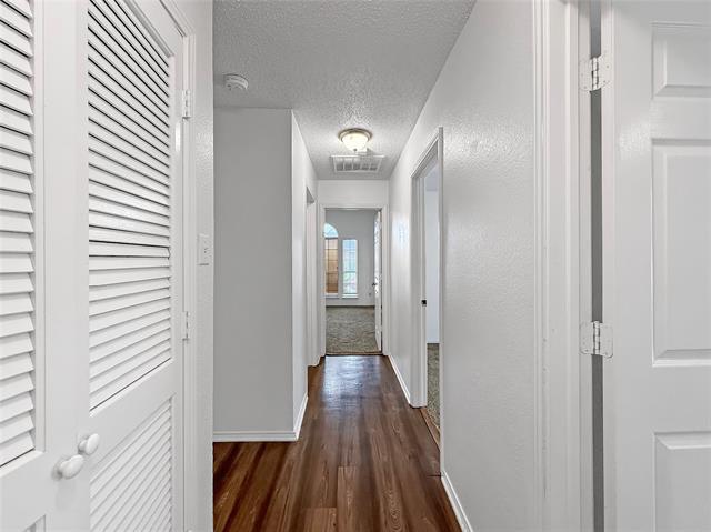 Building Photo - 2708 Crystal Falls Dr